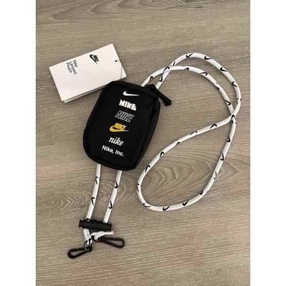 Nike Lanyard Pouch Adult Black/Saturn Gold/White
New with tags - Picture 1 of 4